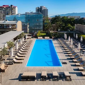 4* فندق هوليدي إن تبيليسي